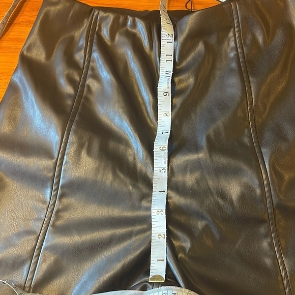 Prettylittlething sz 12 (uk 16) stretch black faux leather side zipper pants - Picture 7 of 11
